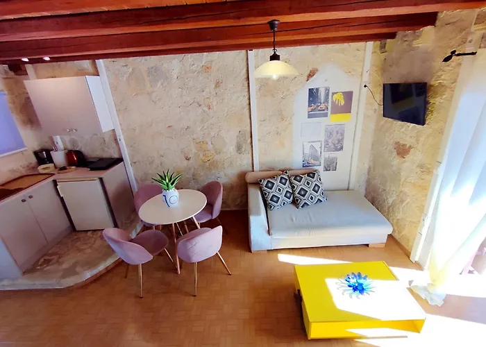 Spasmata Village - Seaside Stone Maisonette Spacious & Quiet Only Adults بيت للعطل *